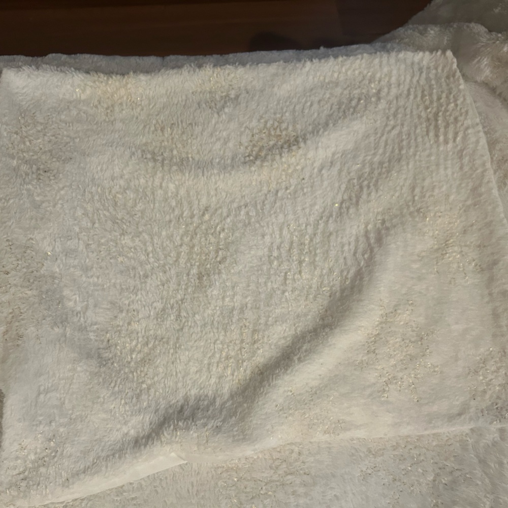 Snow Velvet Holiday Comforter Set - White/Gold-Full/Queen-There Is Some Shedding - Picture 4 of 5